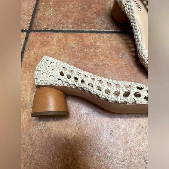 Just Fab wicker heels! Women’s size 7, perfect for summer. Low heel, cream color - Picture 2 of 5